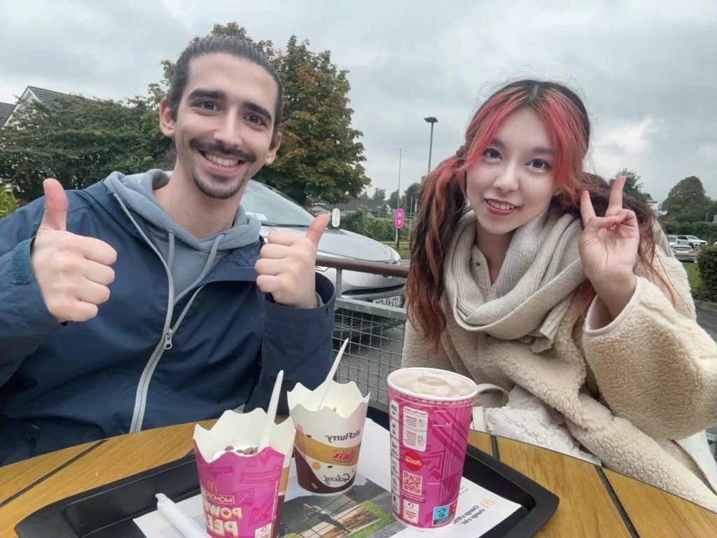 Niri and her friend enjoying an icecream