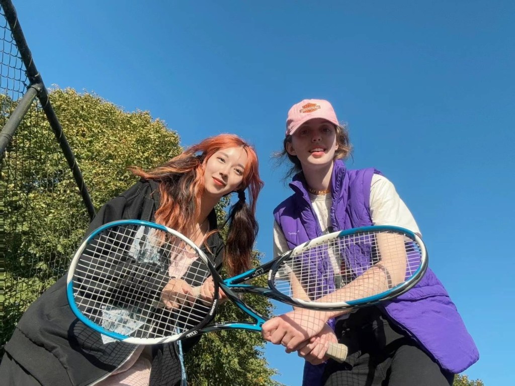 Niri and her friend holding tennis rackets