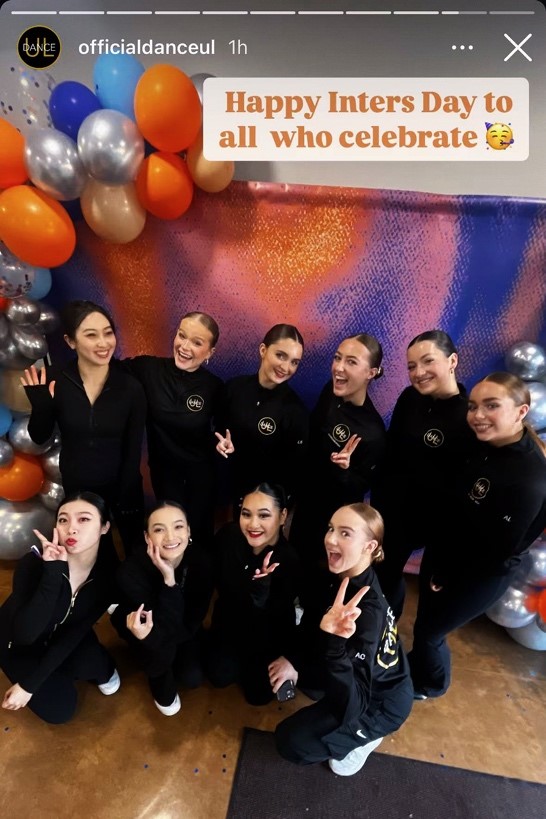 image of Yaya and her dance group