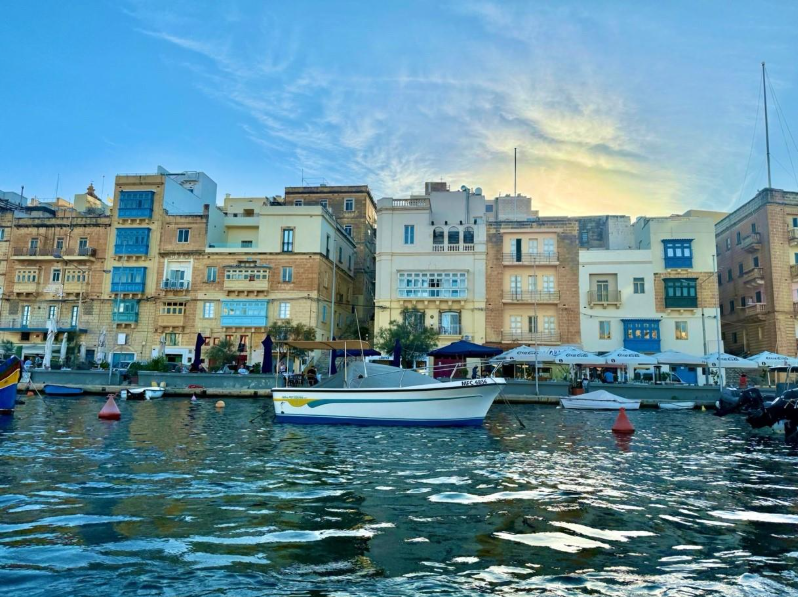 A small boat in the coast